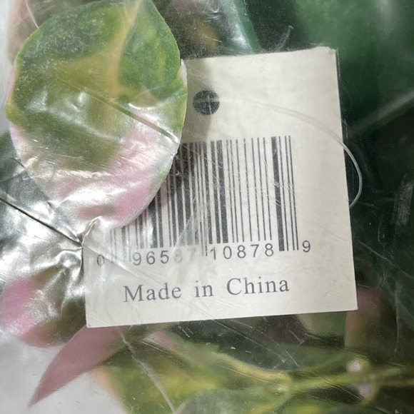 Eucalyptus Green and Pink Wreath NWT - Picture 4 of 8